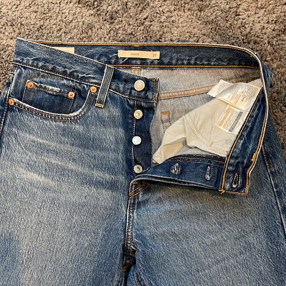 Levi Wedgie Women’s Jeans - Picture 2 of 3